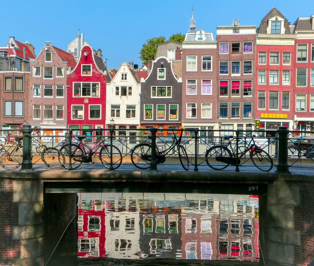 Amsterdam_unsplash.jpg
