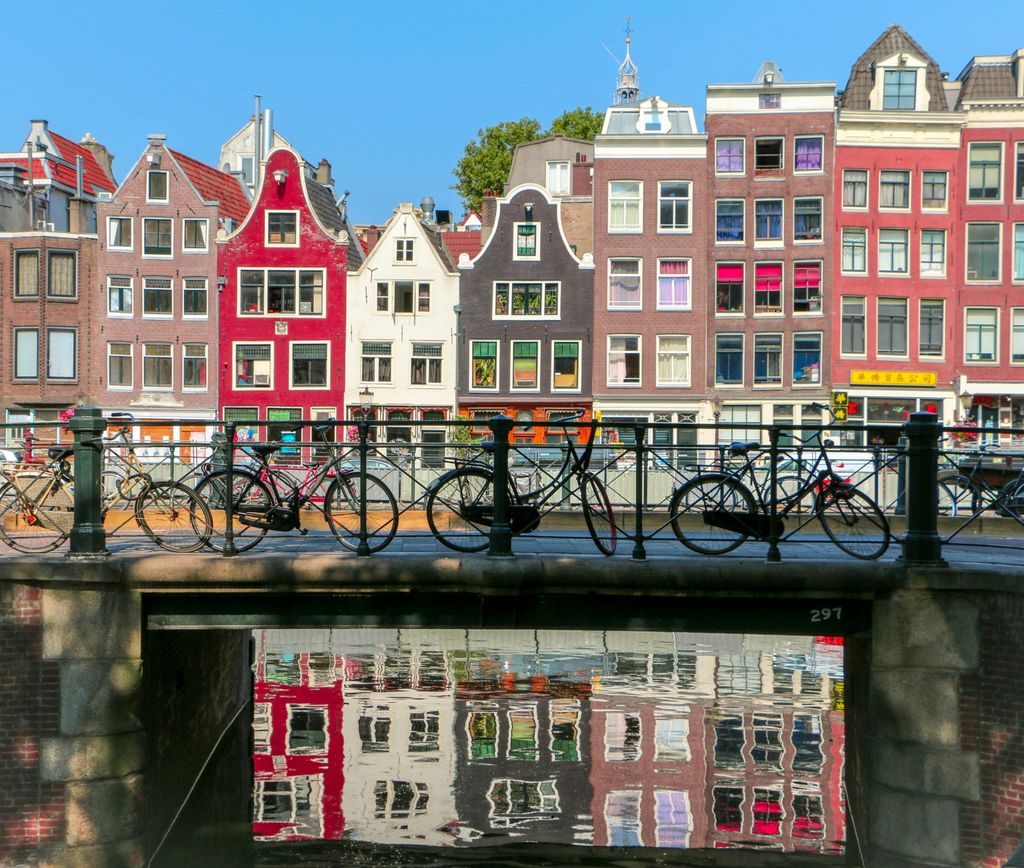 Amsterdam_unsplash.jpg